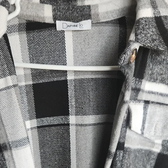 Stylish Black and White Plaid Shaket - Picture 2 of 5